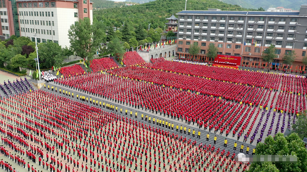河南正規(guī)的嵩山少林武校學(xué)費一年收取標(biāo)準(zhǔn)是多少？