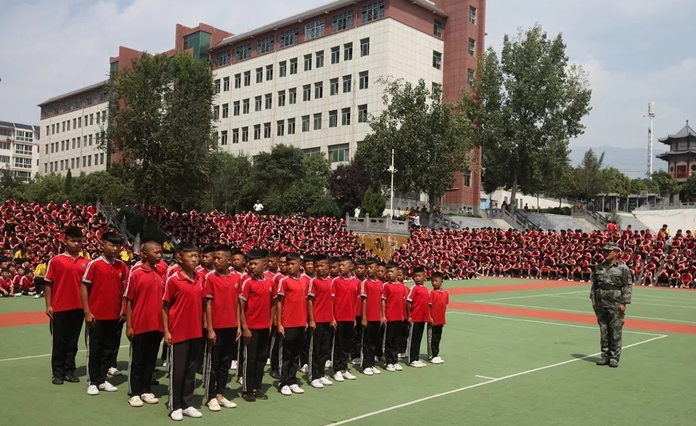 河南鄭州嵩山少林文武學(xué)校地址在哪里？