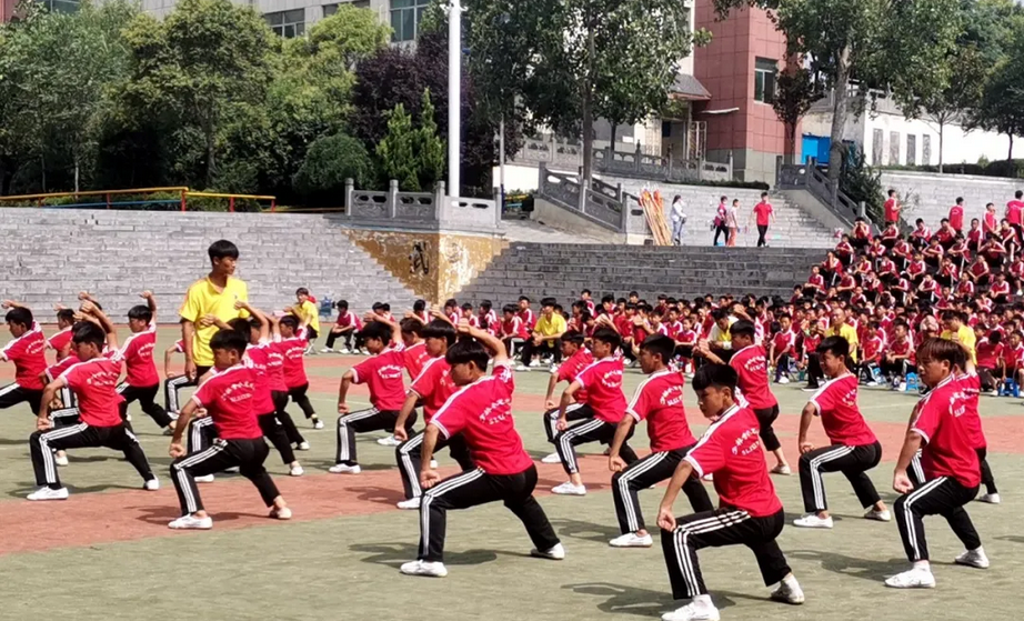去少林學(xué)武術(shù)需要什么條件?少林學(xué)武功一年需要多少錢(qián)?