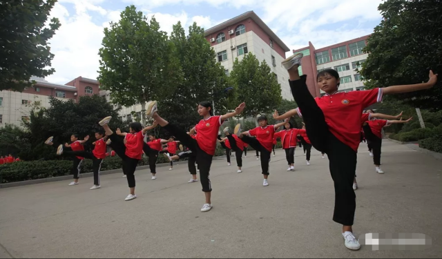 河南少林文武學(xué)校是寄宿制武校嗎？一年多少學(xué)費？