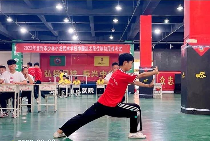 河南登封哪家武校是正規(guī)的怎么選擇？哪家武校的武術(shù)課比較好？