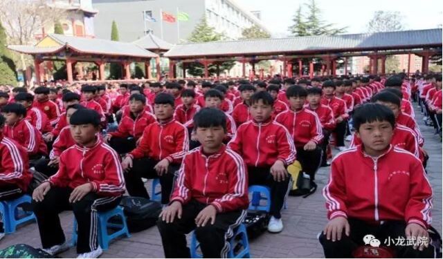 河南嵩山少林武術(shù)學(xué)校地址在哪兒？