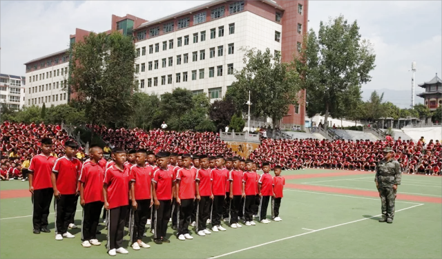 嵩山少林武校學(xué)費(fèi)是按照什么標(biāo)準(zhǔn)收的？學(xué)武術(shù)前途咋樣？