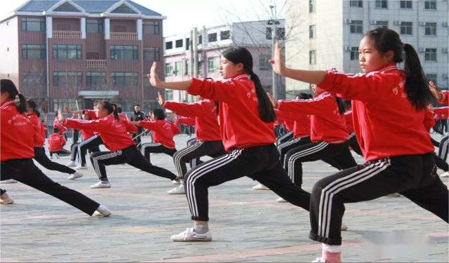 嵩山少林武術(shù)學(xué)校招生條件性別現(xiàn)在嗎？女生可以學(xué)武術(shù)嗎？