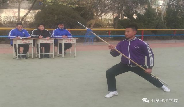 小孩獨(dú)自來(lái)武校上學(xué)家長(zhǎng)放心嗎？