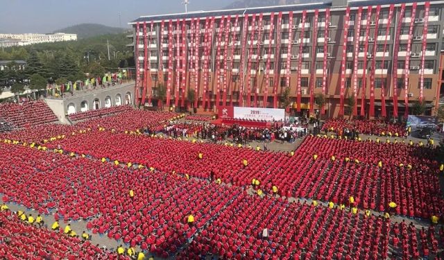 不同年齡段嵩山少林武術學校學費收費標準是一樣的嗎？