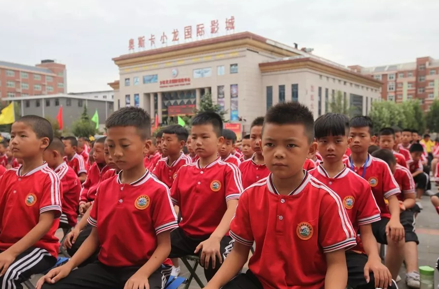 報名嵩山少林武校要滿足哪些條件？在正規(guī)武校上學(xué)有前途嗎？