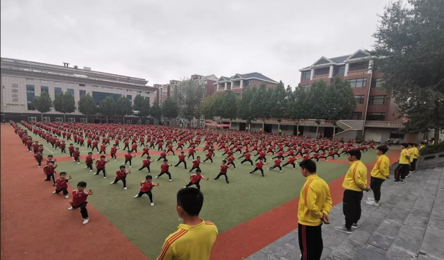 河南少林文武學(xué)校招生要求是啥？外地學(xué)生報名少林學(xué)校會嚴格嗎？