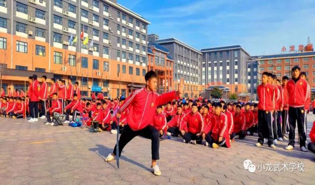 嵩山武術(shù)學(xué)校學(xué)生可以打電話嗎？