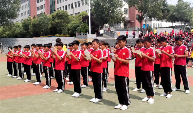 嵩山少林文武學(xué)校收費(fèi)按照什么標(biāo)準(zhǔn)？全年的收費(fèi)是多少錢？