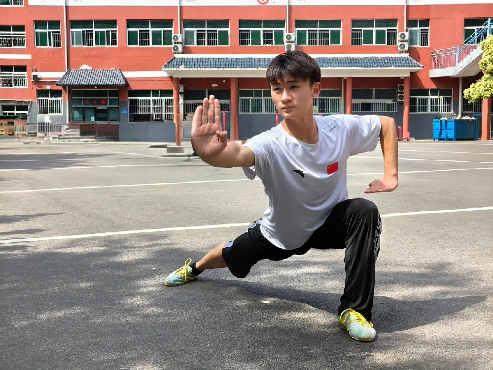少林小龍武校表演部學(xué)生張南旭：以武為翼 逐夢前行